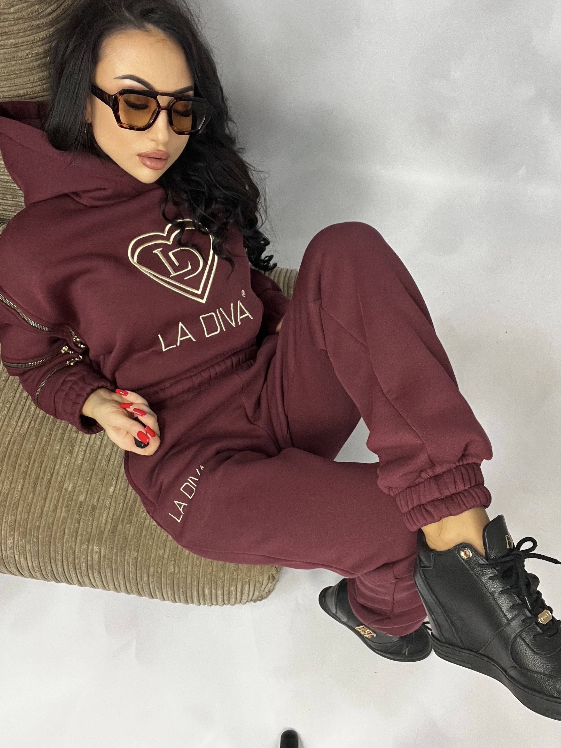 Komplet dresowy La Diva bordowy - z suwakami na rękawach