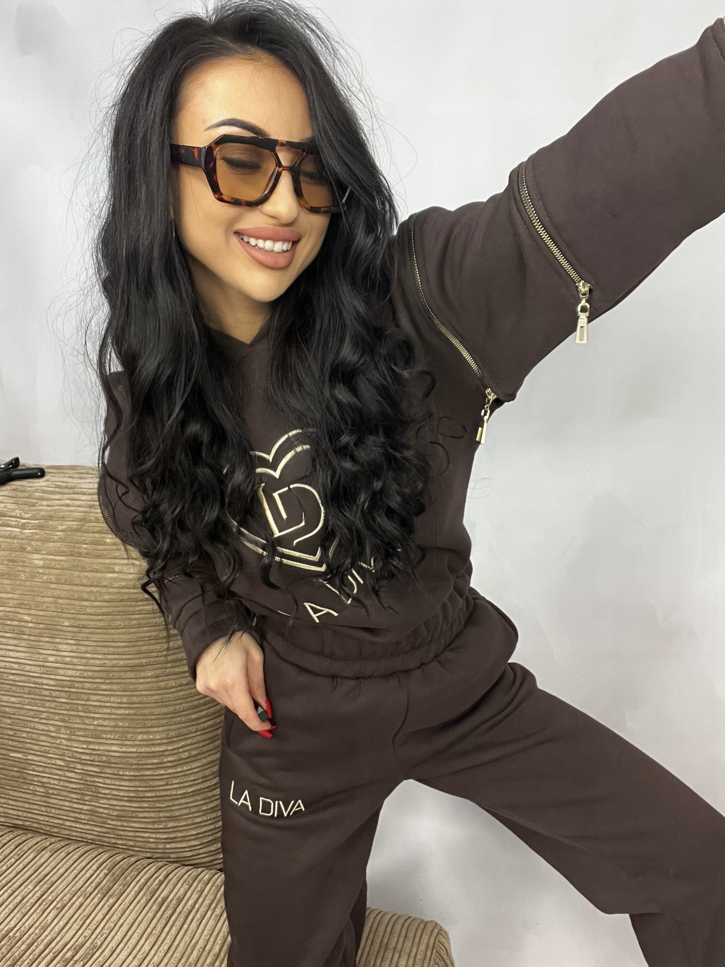 Komplet dresowy La Diva brązowy - z suwakami na rękawach