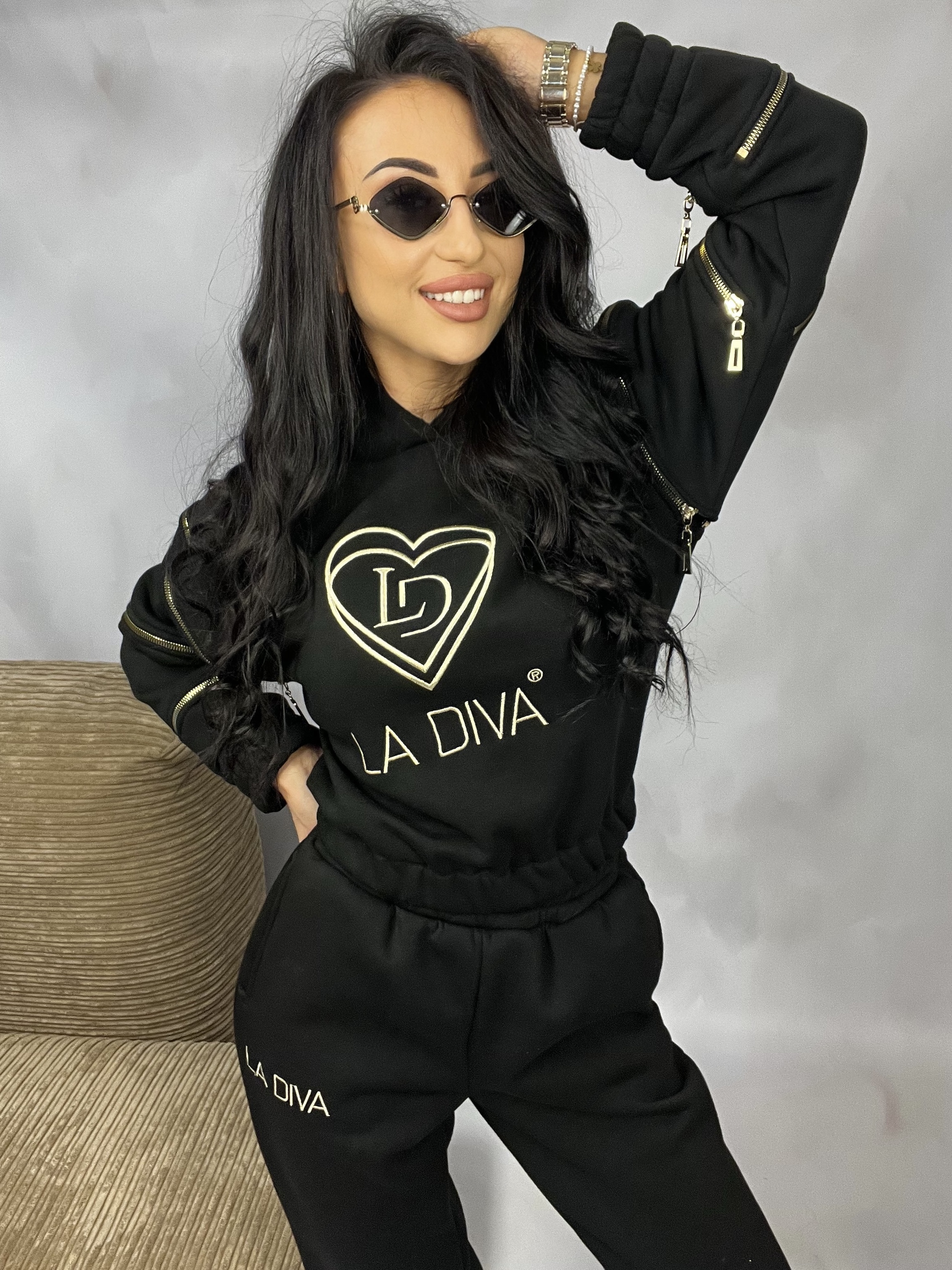 Komplet dresowy La Diva czarny - z suwakami na rękawach